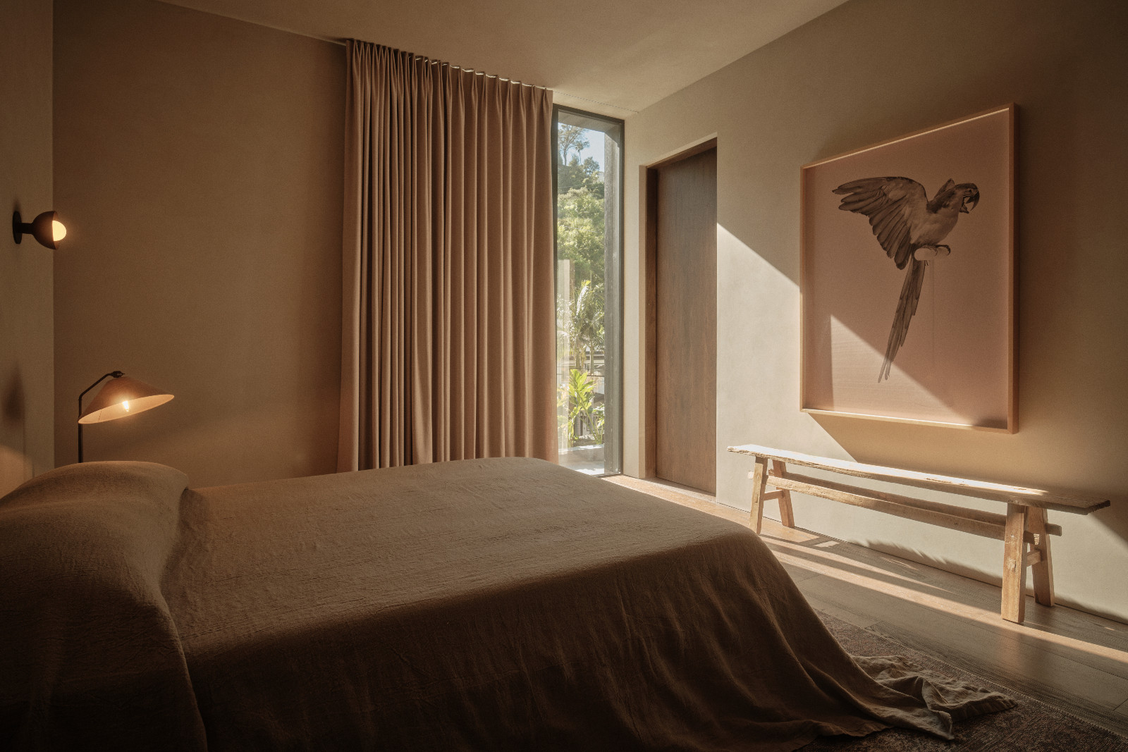 The bedroom of a Los Angeles home by SLS Properties