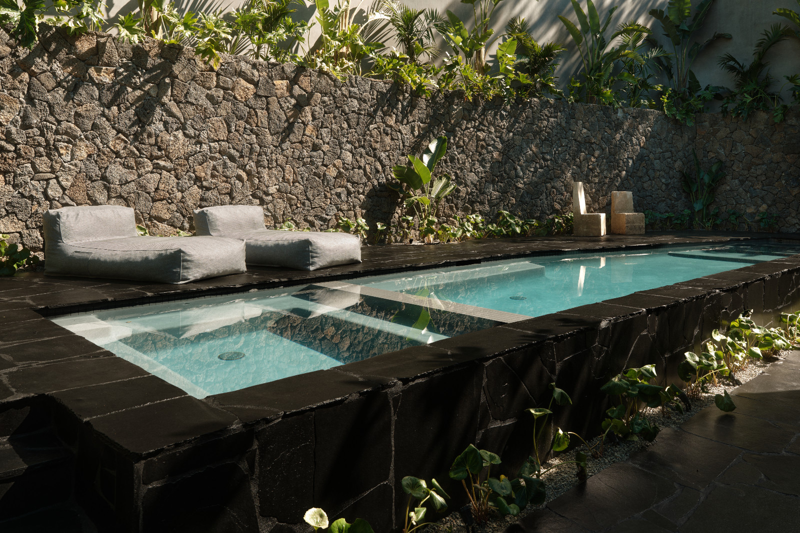 The outdoor pool of a Los Angeles home by SLS Properties