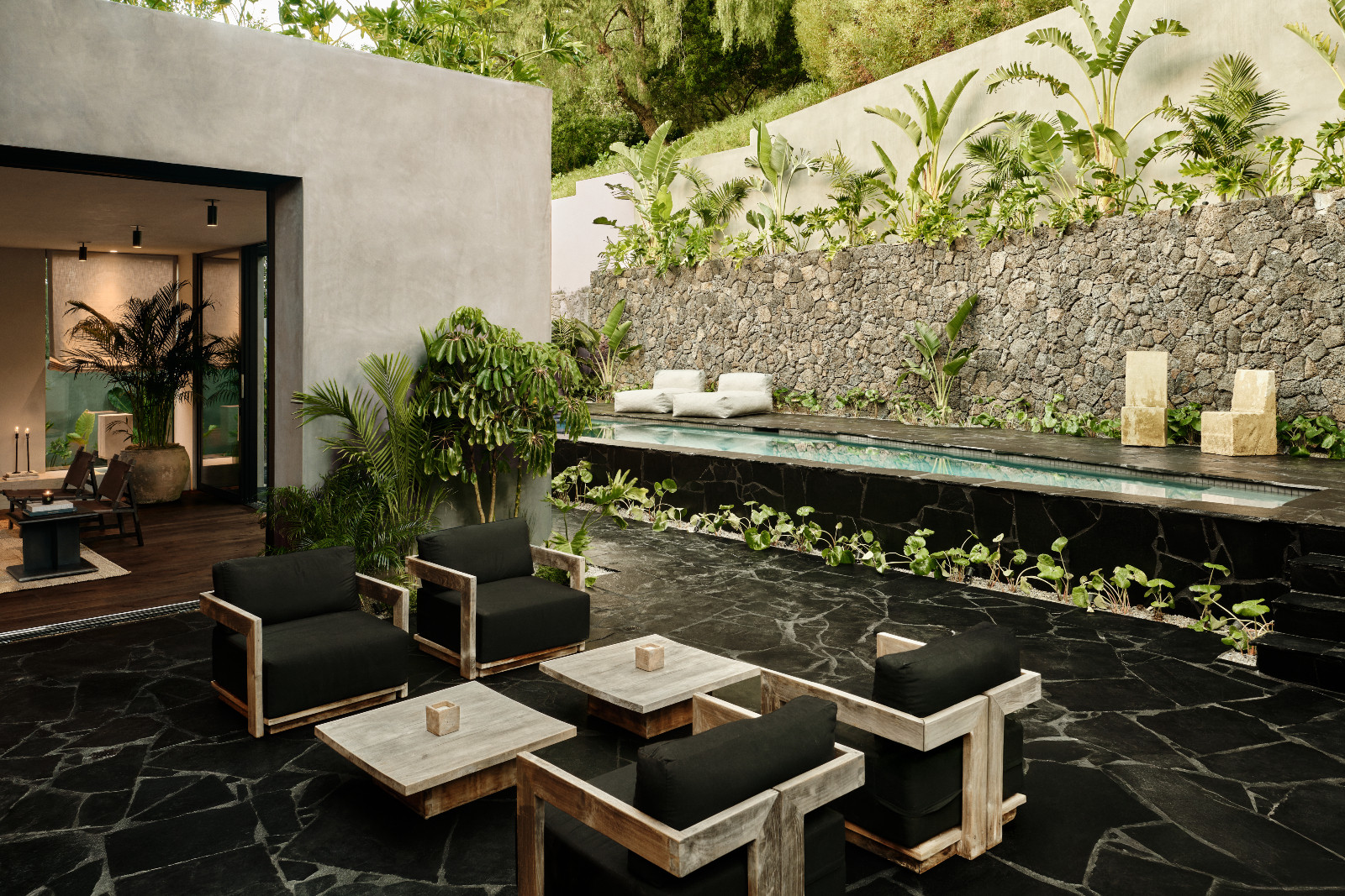The outdoor entertaining area of a Los Angeles home by SLS Properties