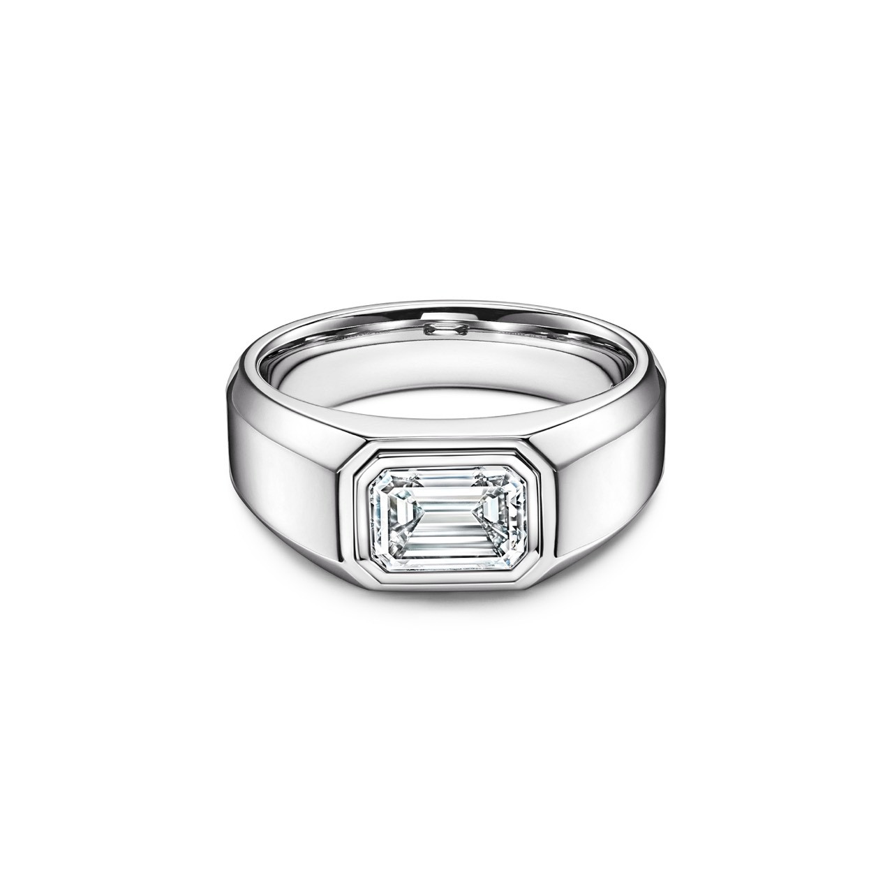 แหวนเพชรเม็ดเดี่ยว The Charles Tiffany Setting ตัวเรือนแพลทินัม (Image: Tiffany & Co.)