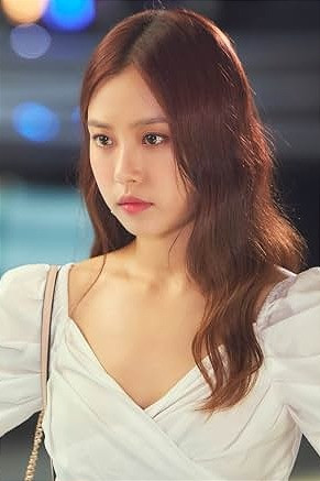 Go Min-si as supporting character Park Gul-mi in Netflix teen K-drama ‘Love Alarm’