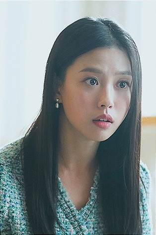 Go Min-si as female lead Kim Myung-hee with Lee Do-hyun in ‘Youth of May’