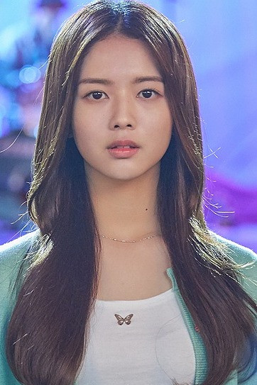 Roh Jeong-eui as high school student Hong Shi-a in JTBC drama ’18 Again’