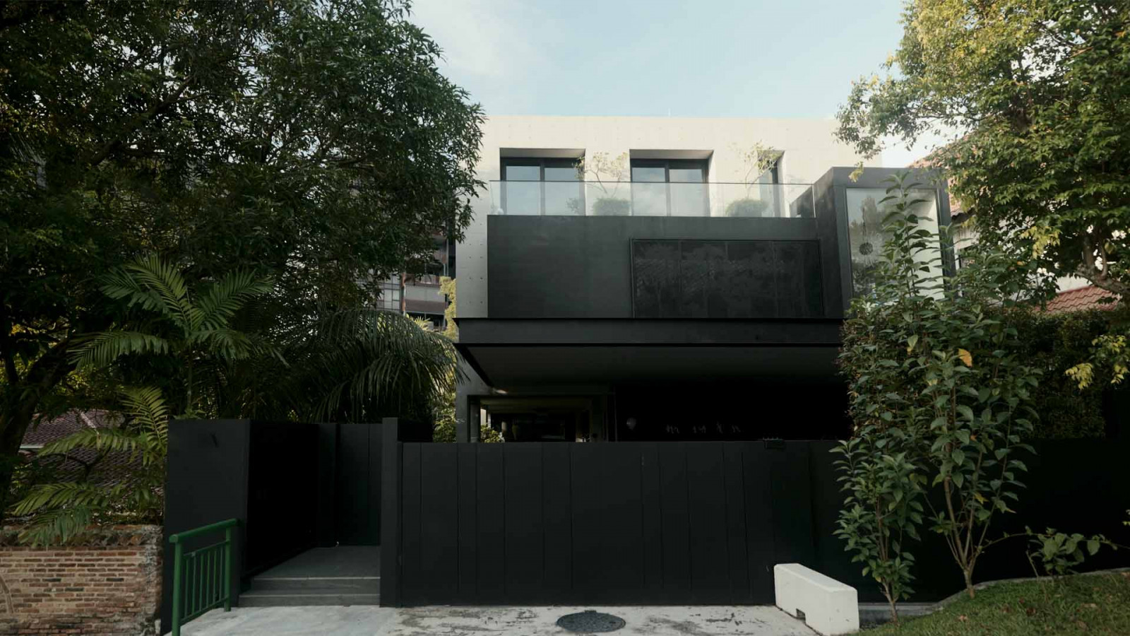 The facade of Sunset Vale, the Singapore home Edmund Ng designed for Caroline Lim and husband Andrew Webster