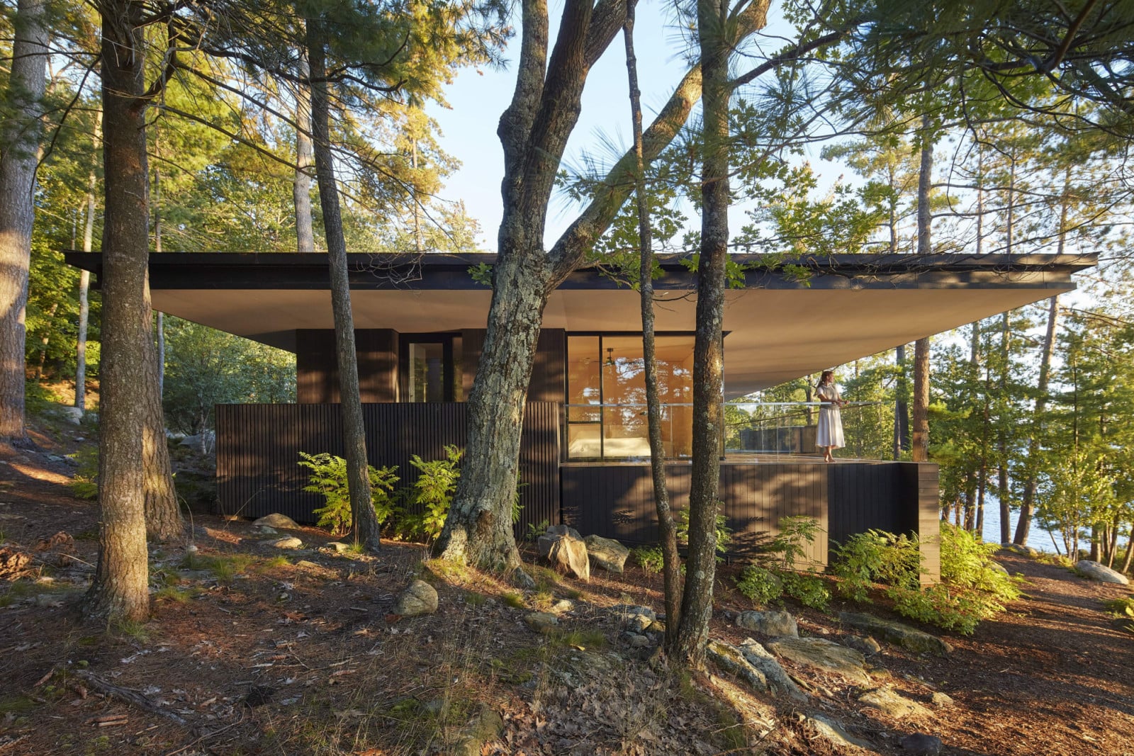 The all-season family cottage in Muskoka remains discreetly concealed from the shoreline while retaining a strong connection with nature
