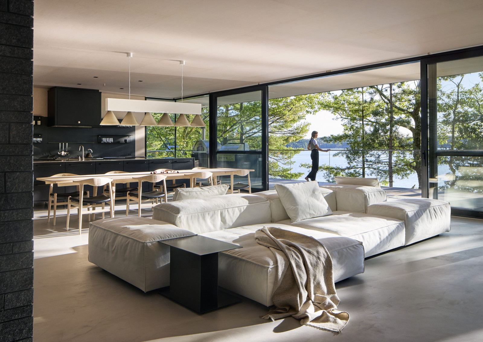 The open, adaptable communal spaces that extend into nature