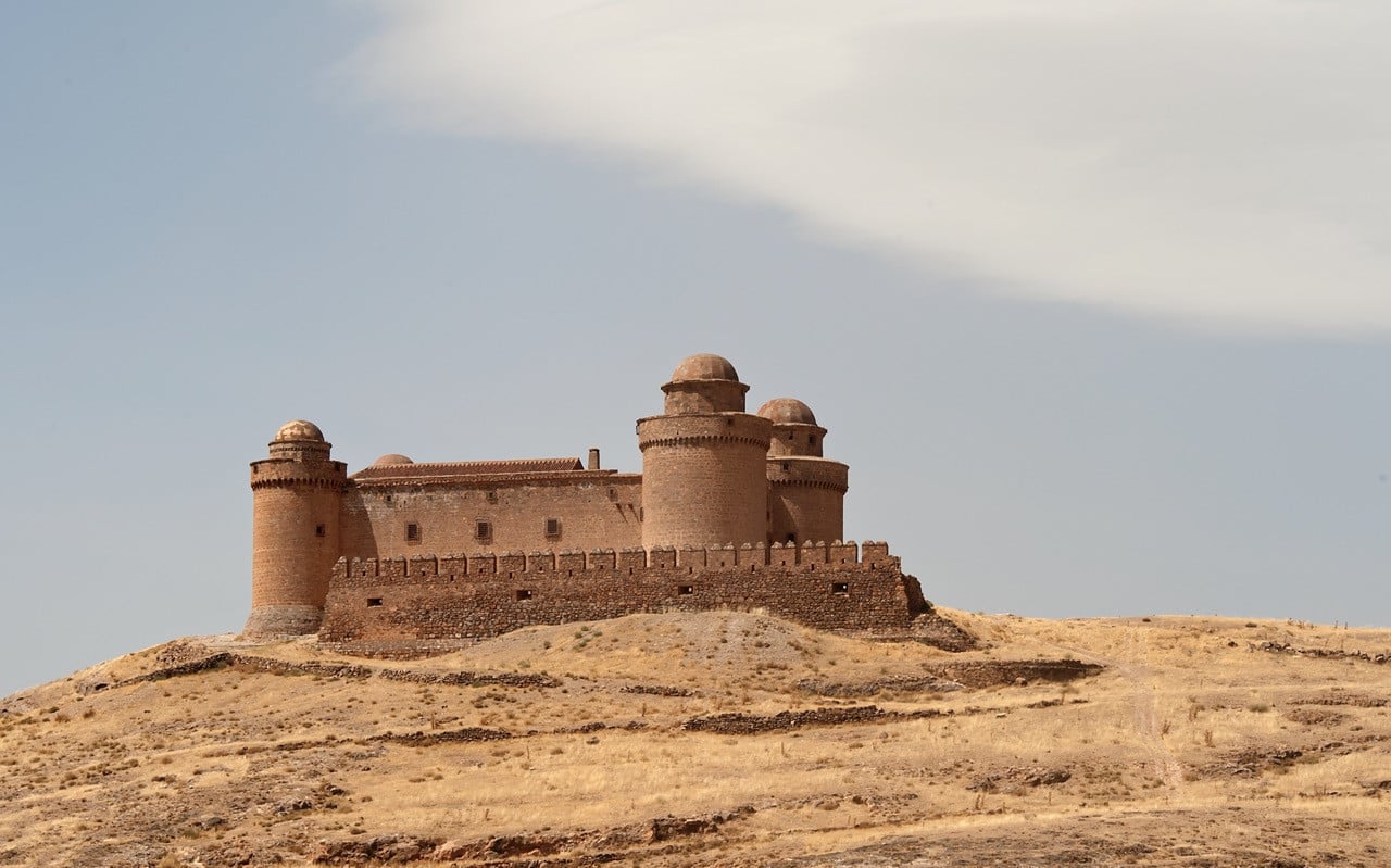 Castillo de La Calahorra’s four corner towers and crenellated walls, built between 1509 and 1512 on the ruins of an earlier Moorish fortress (Photo: iStock)