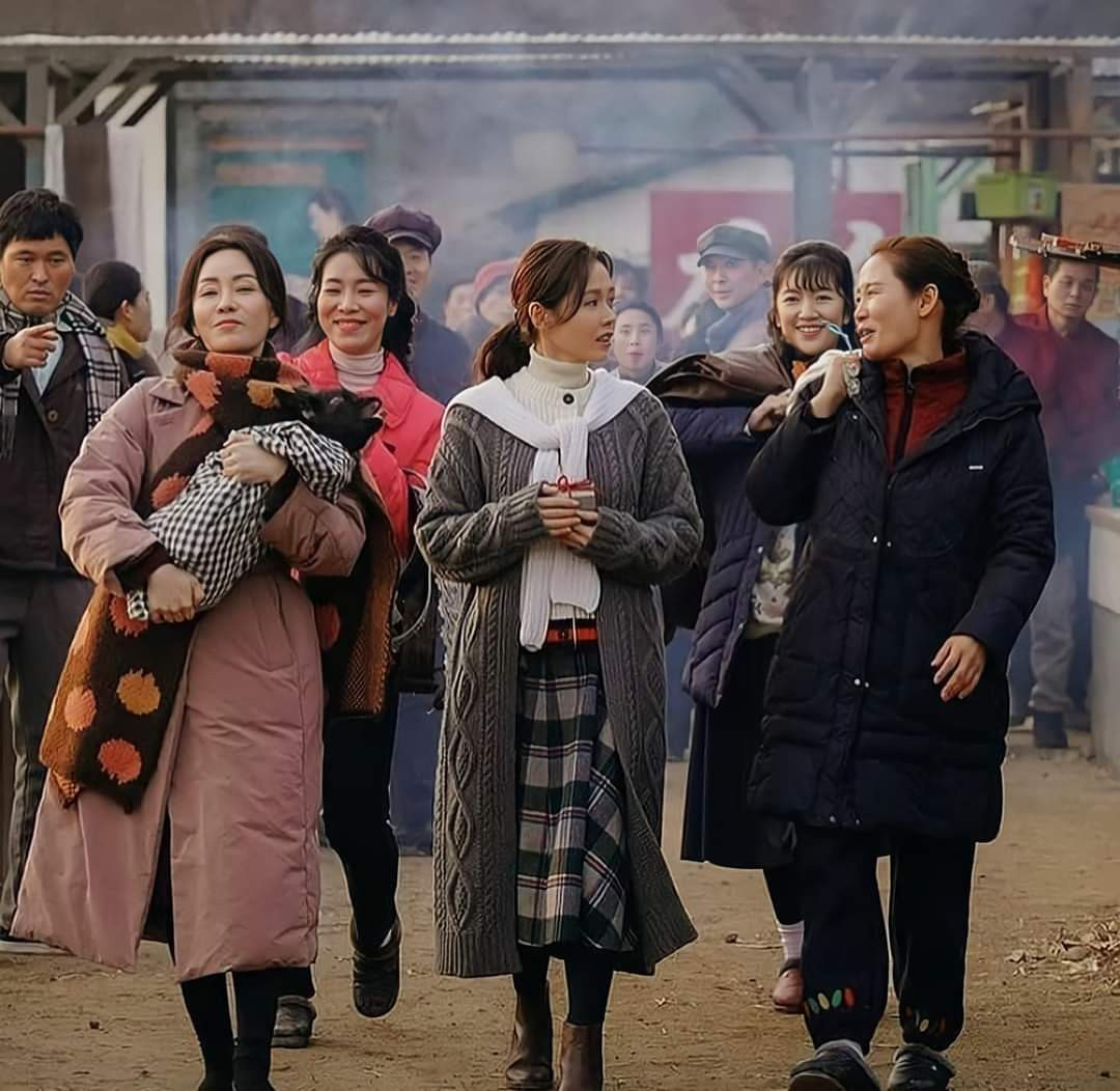 Crash Landing on You ajummas (Photo: Netflix)