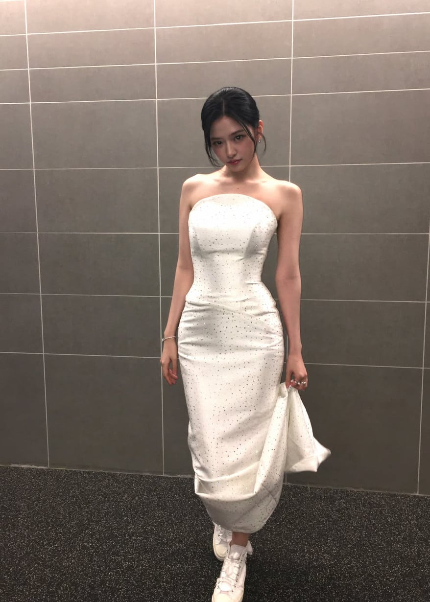 IVE's leader Yujin pairs a dazzling white gown with white sneakers, showcasing her unique approach to style.