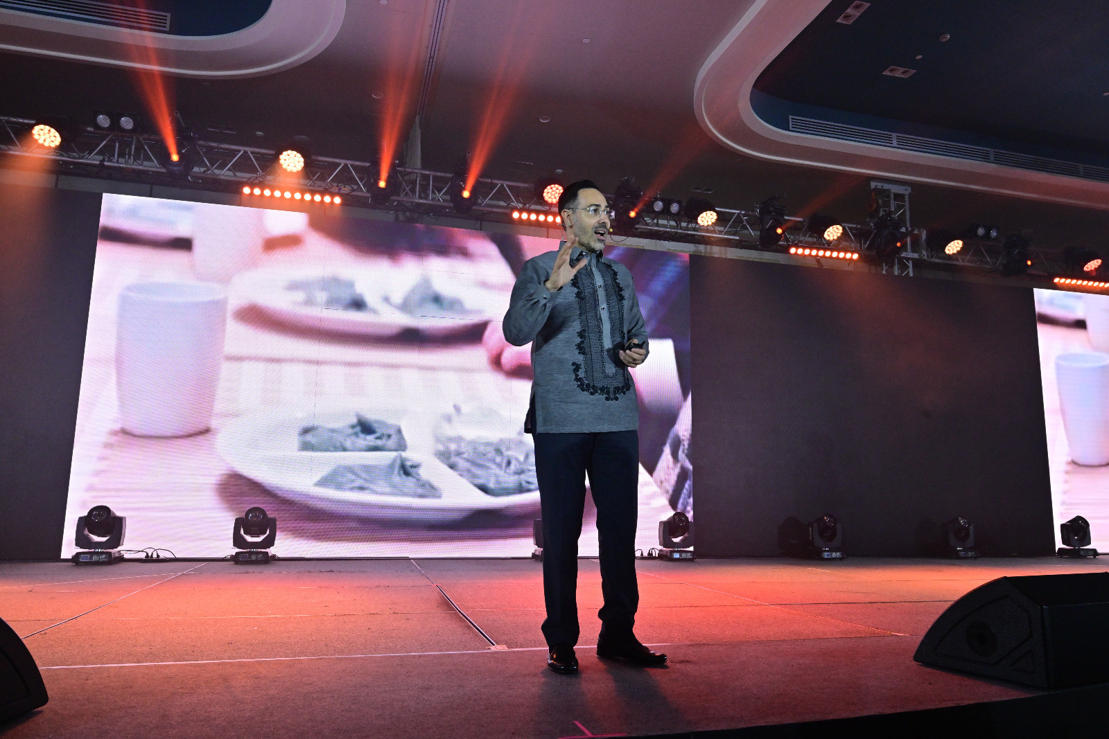 Dr Nabil Fakih presents a hybrid aesthetic technique combining Belotero and Radiesse