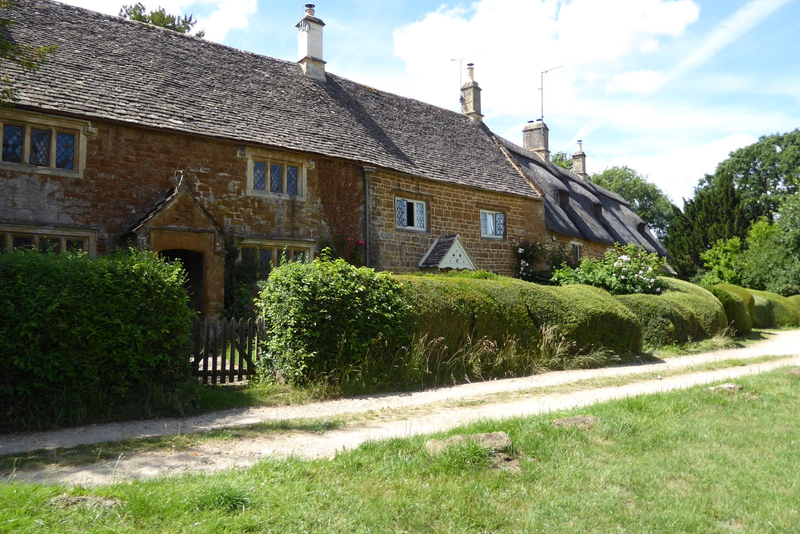 Cottages on the Great Tew Estate in Oxfordshire, where Harry and Meghan leased Westfield Large ahead of their 2018 wedding (Photo: WikiCommons/Philip Halling)