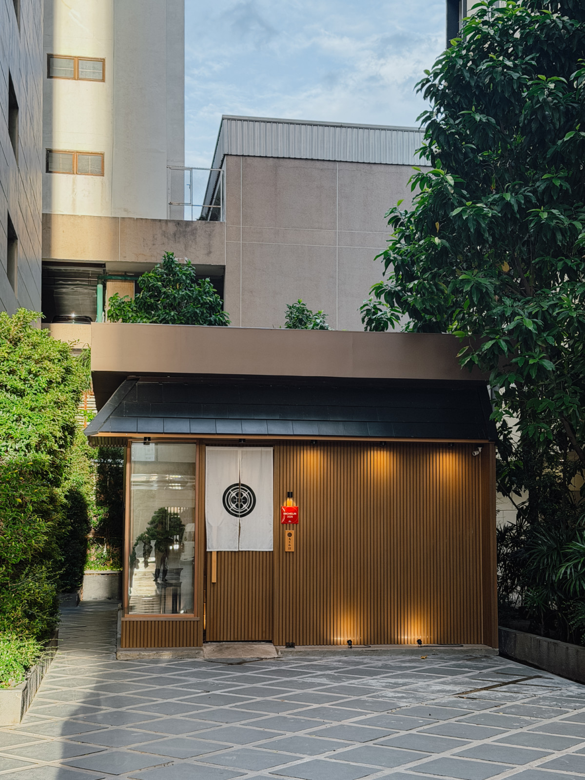 หน้าร้าน Torisawa 22 ใน Marriott Executive Apartments Townhall สุขุมวิท 49 (ภาพ: Amanda Ampornmaha)