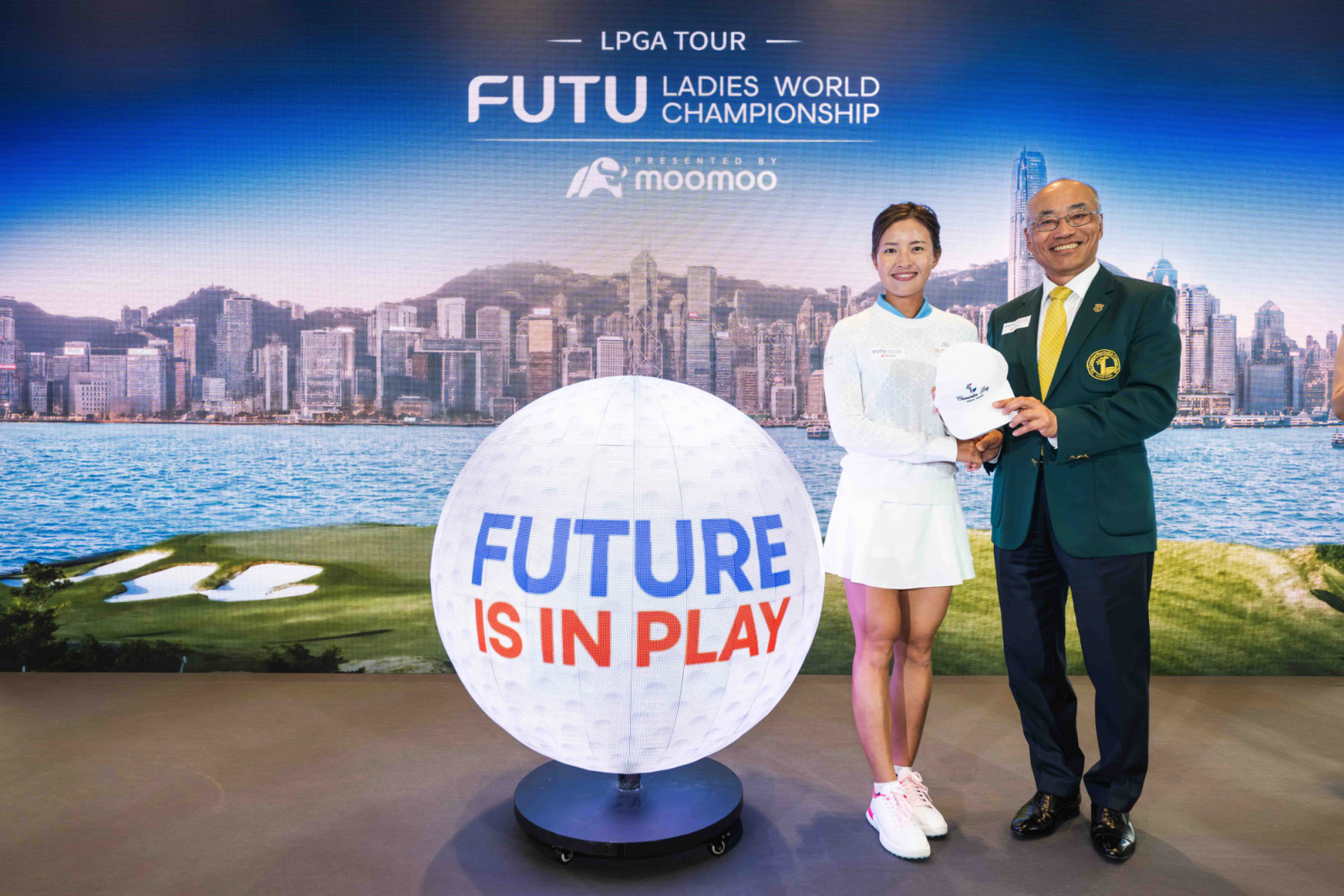 Tiffany Chan, Hong Kong’s first LPGA
player (left) and Jack Wong, Chairman of The Clearwater
Bay Golf & Country Club (Photo: LPGA Tour)