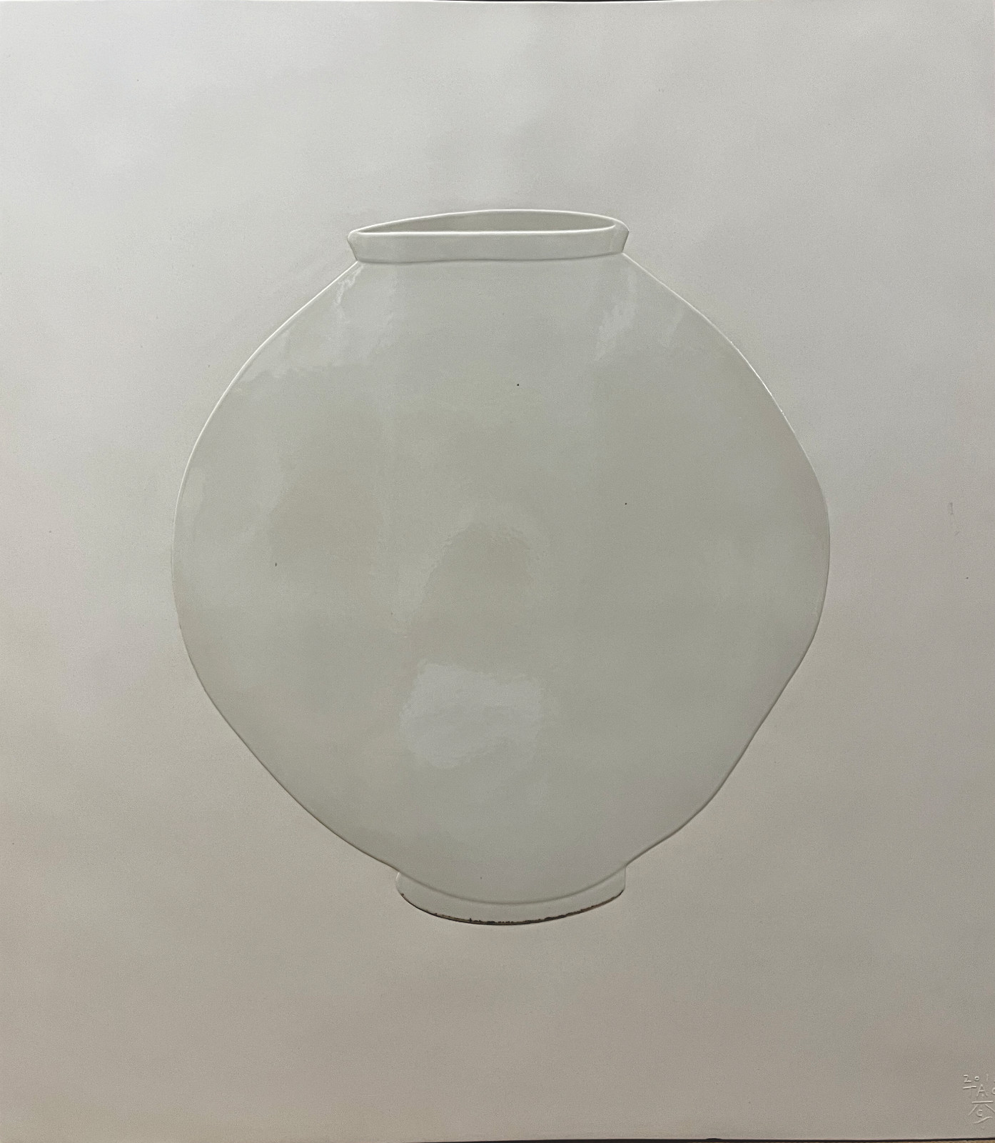 ‘TAO_Moon 16B’ by Lee Seung Hee, a ceramic relief work reinterpreting traditional Korean moon jars. (Photo: courtesy of Lee Seung Hee)