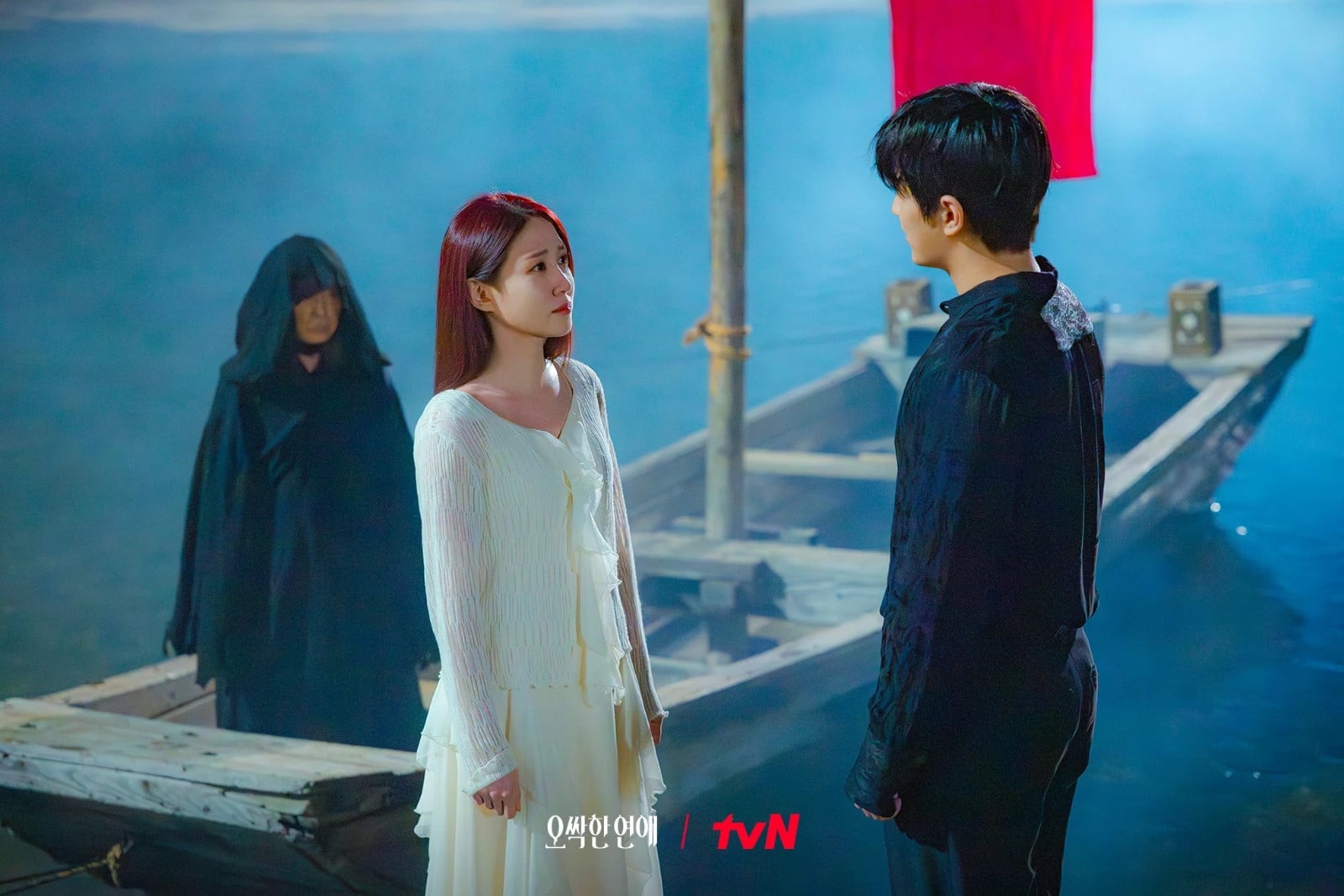 Kim Min-chul as the spirit Kang Ji-hwan standing beside Park Eun-bin in tvN’s fantasy romance K-drama Spooky in Love