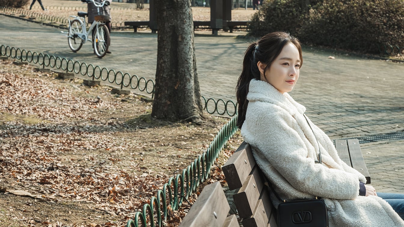 Kim Tae-hee is the spirit mother Cha Yu-ri in tvN’s supernatural K-drama Hi Bye, Mama!