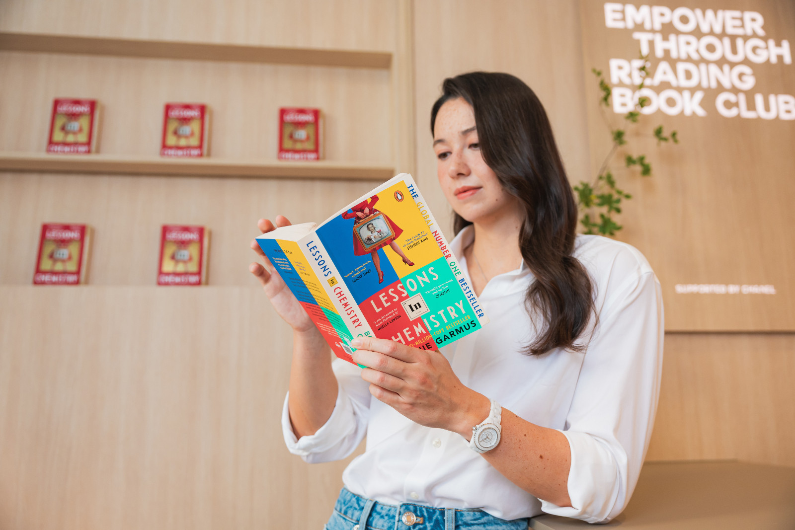 Chanel and Siobhán Haughey champion reading as a source of empowerment for Hong Kong’s next generation. (Photo: Chanel)