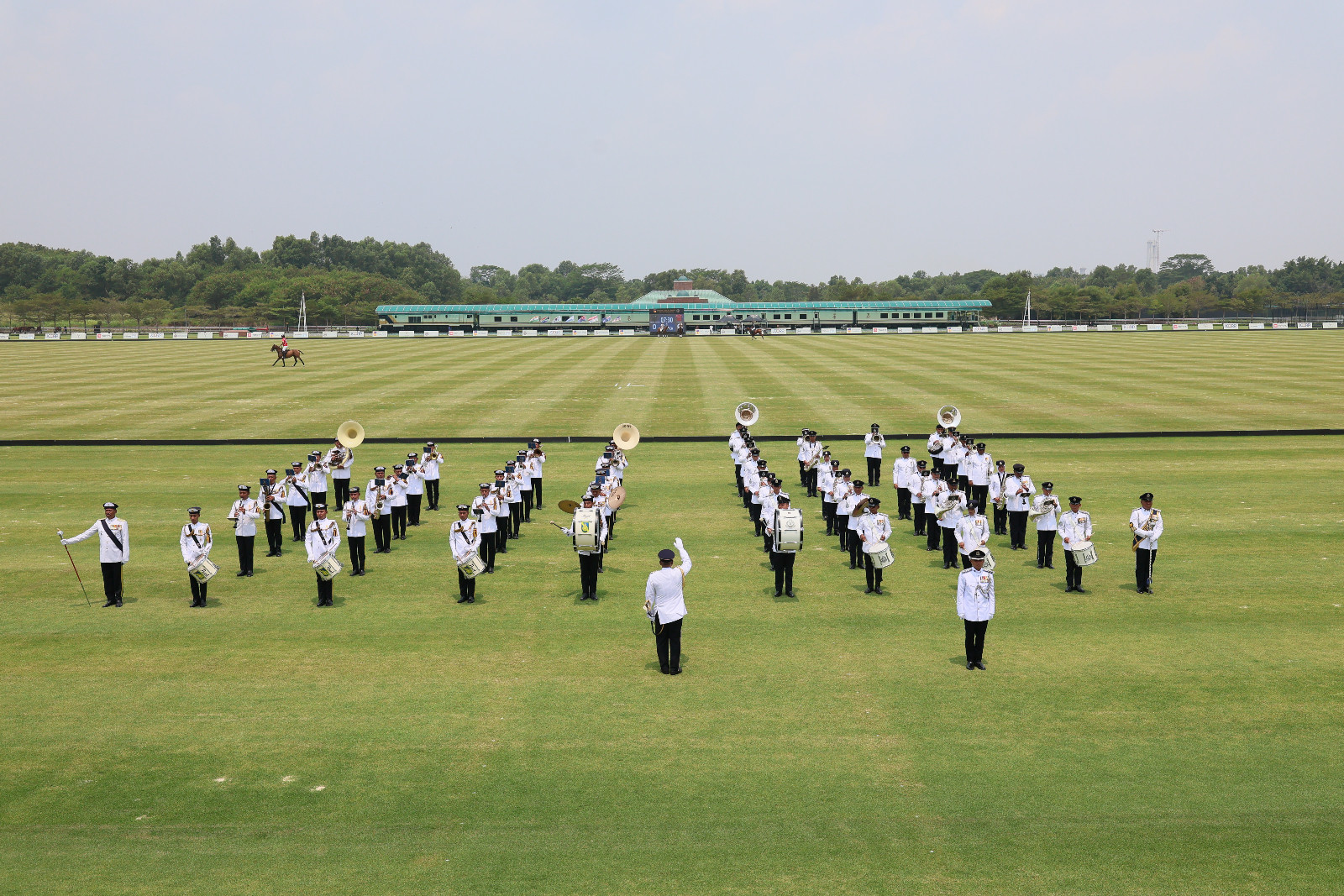 Combined performance by PDRM and Johor Militiary Force bands ahead of the grand final match