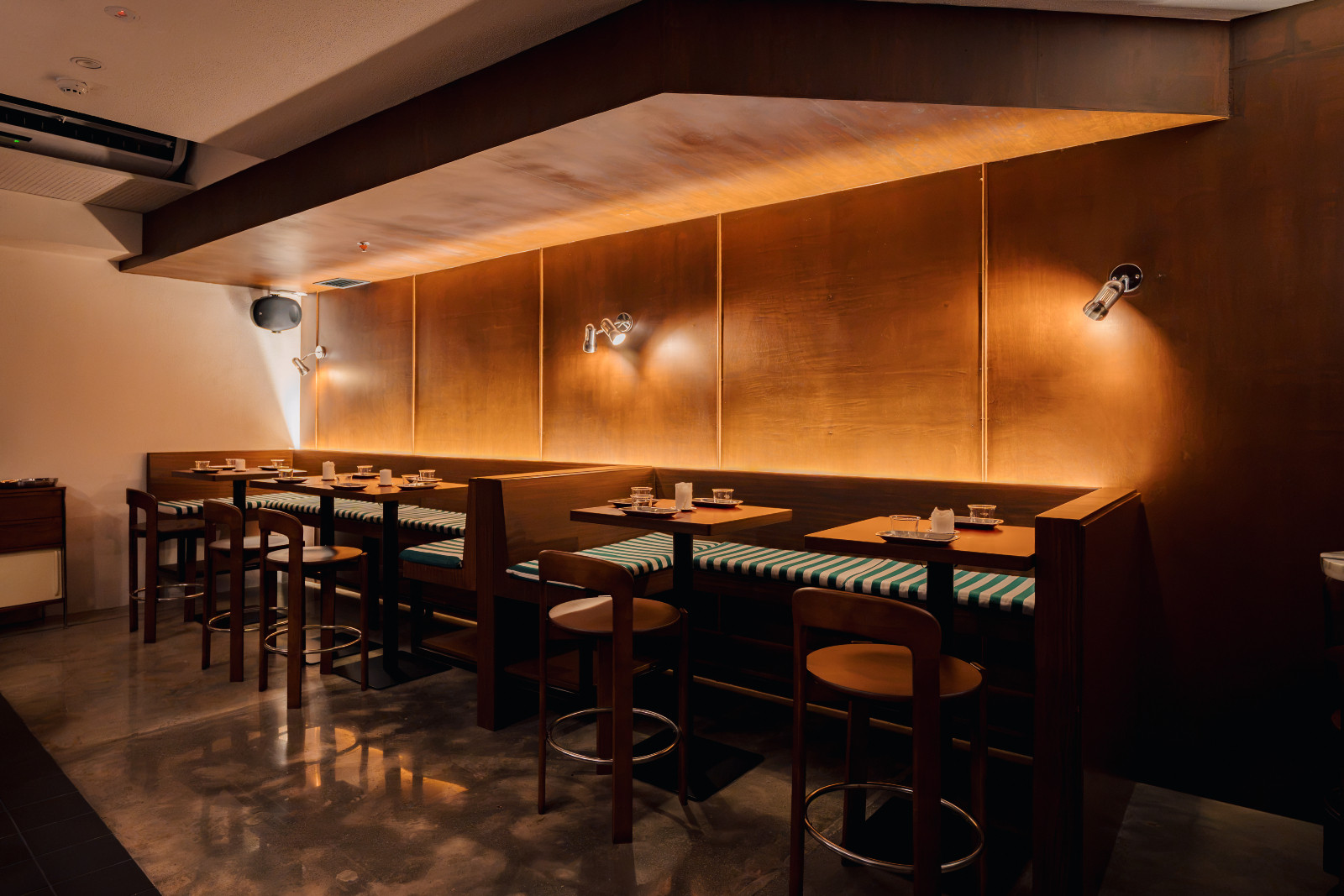 Always Welcome bar by Mamamo