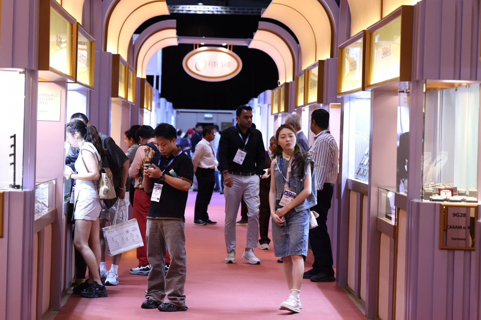 (Photo: courtesy of Jewellery & Gem World Hong Kong)