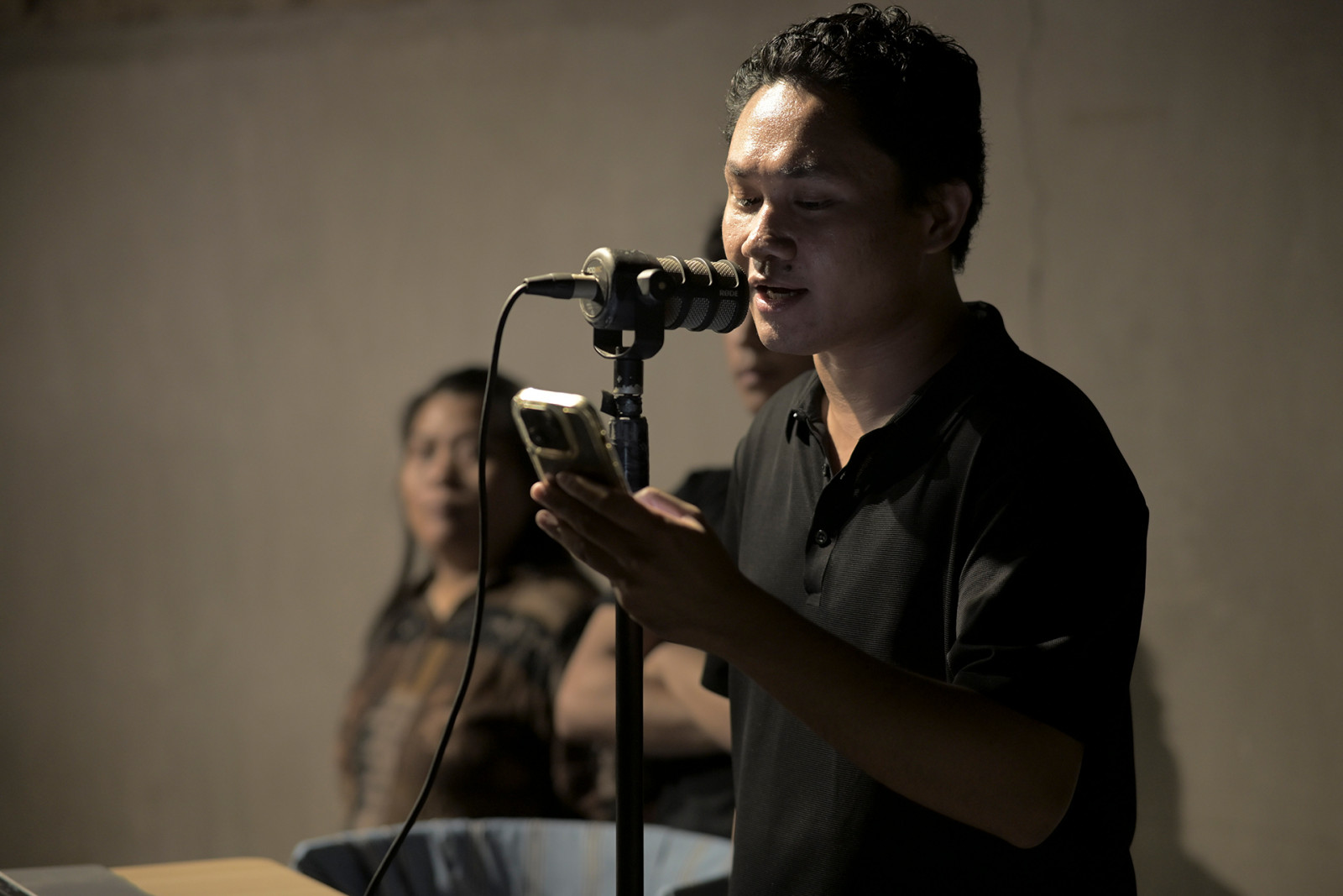 Mark Mirando, doing voice-over announcements before the show begins (Photo: Keith Dador)
