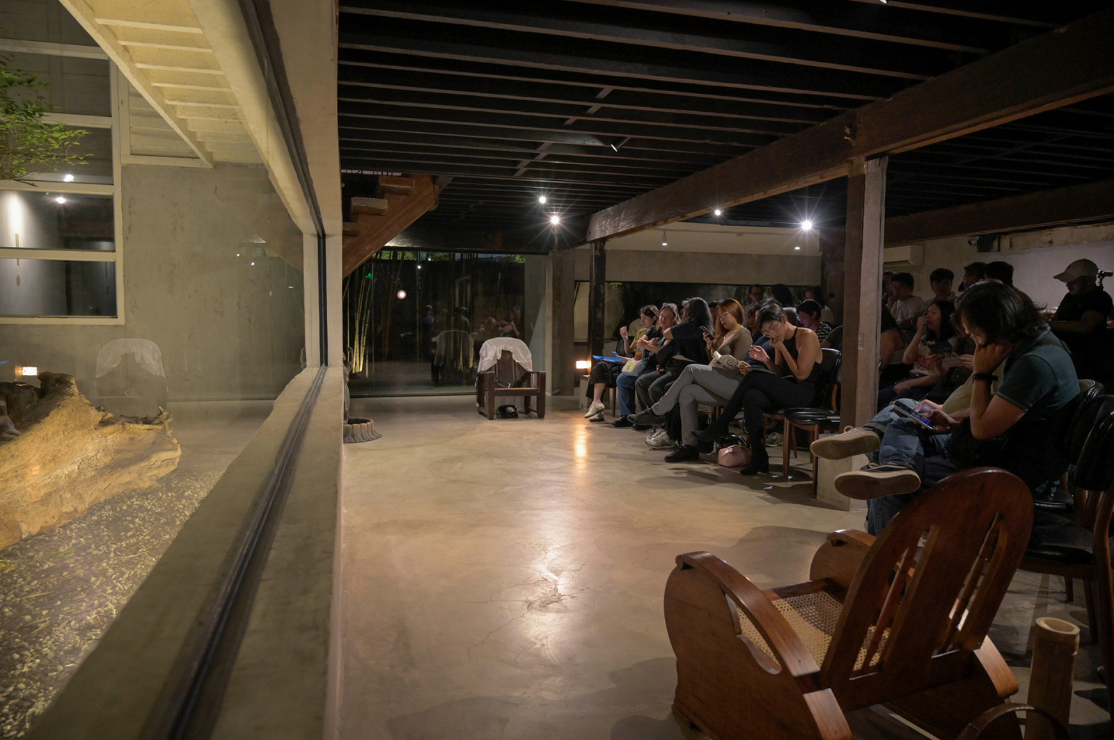Audience of the August 21 (7pm) show of Porvenir’s ‘El Fuego del Alma’ eagerly waits for the show to start (Photo: Keith Dador)