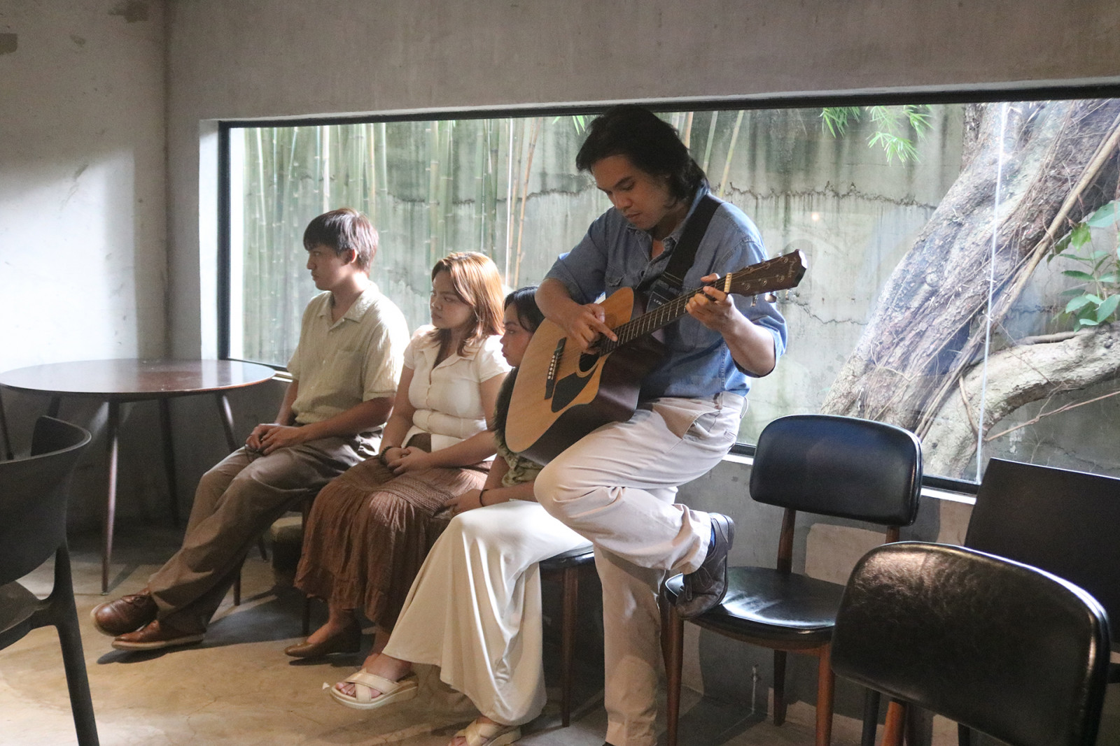 Tristan Bite as Guitarist in ‘El Fuego del Alma’ (Photo: Erickson Dela Cruz)