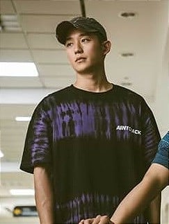 Jung Hae-in dressed in military uniform as Private An Jun-ho in the Netflix series D.P.