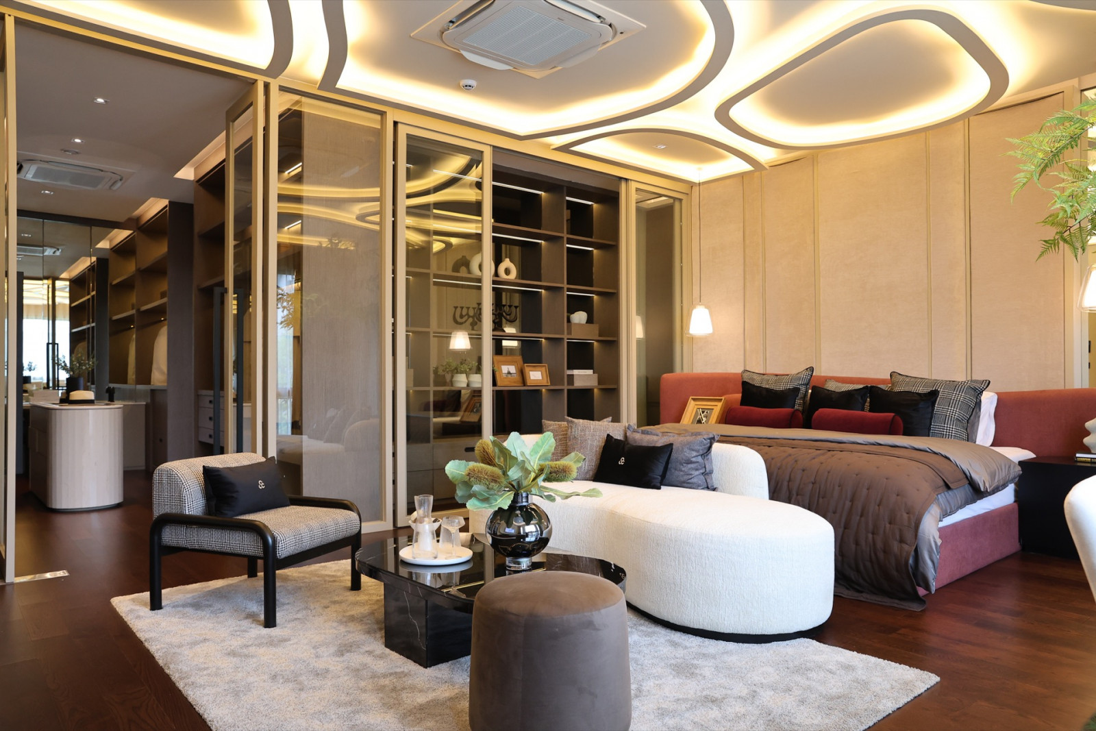 พื้นที่พักผ่อนระดับ Master Bedroom ที่เคารพความเป็นปัจเจกบุคคล โอบรับความเหนื่อยล้า และอนุญาตให้เราเป็นตัวเองได้มากที่สุด