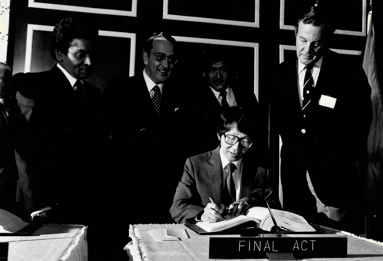 Tommy Koh signing the final act of the 3rd UN Conference on the Law of the Sea, in December, 1982, in Montego Bay, Jamaica (Photo: courtesy of Tommy Koh / Ramon Magsaysay Award Foundation)