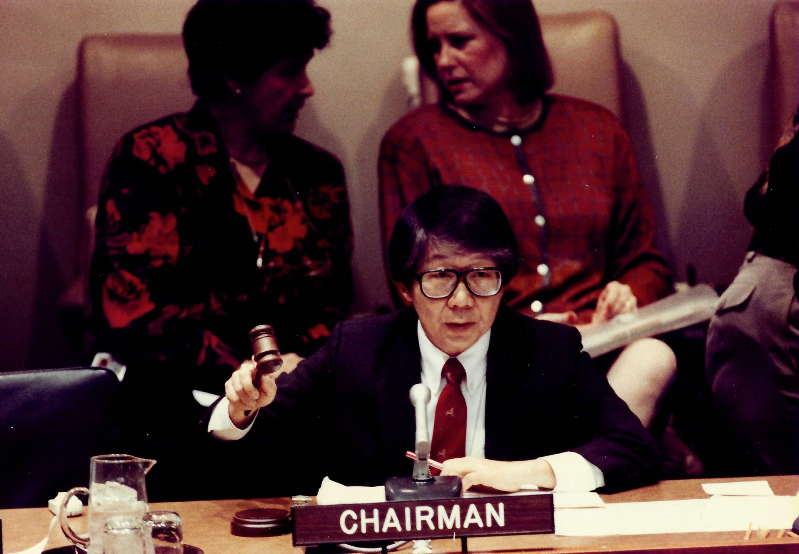 Tommy Koh chairing the Preparatory Committee for the Earth Summit, in New York, in April 1992 (Photo: courtesy of Tommy Koh / Ramon Magsaysay Award Foundation)
