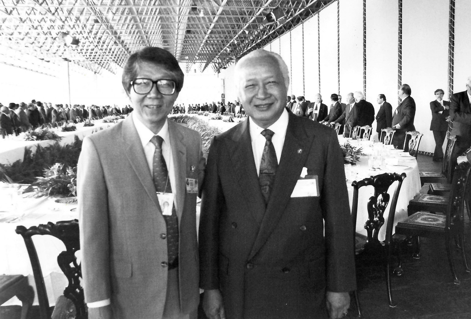Tommy Koh looking after President Suharto of Indonesia, at the Earth Summit, in Rio de Janeiro, Brazil, in June 1992 (Photo: courtesy of Tommy Koh / Ramon Magsaysay Award Foundation)