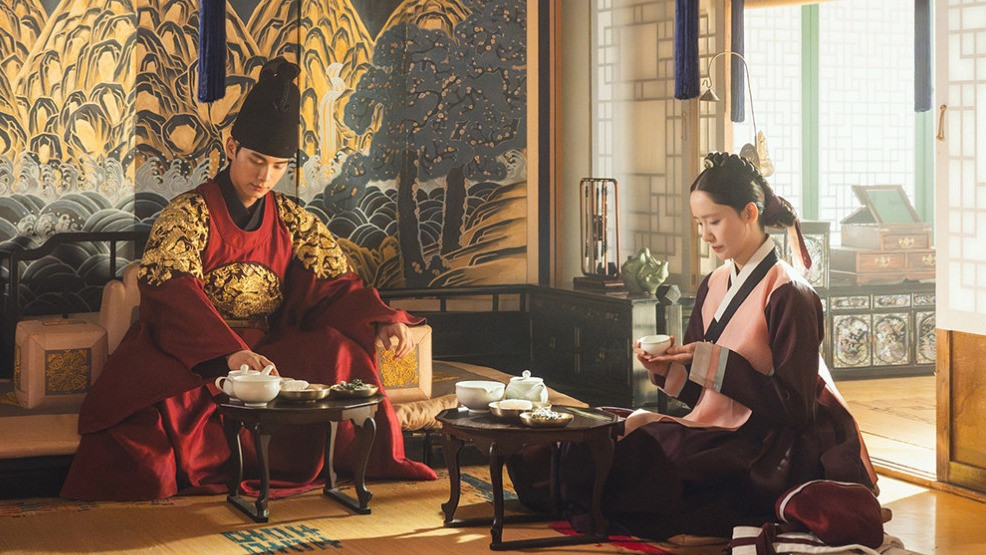 Lim Yoona as modern chef Yeon Ji-yeong and Lee Chae-min as King Yi-heon in tvN historical time-travel K-drama Bon Appétit, Your Majesty