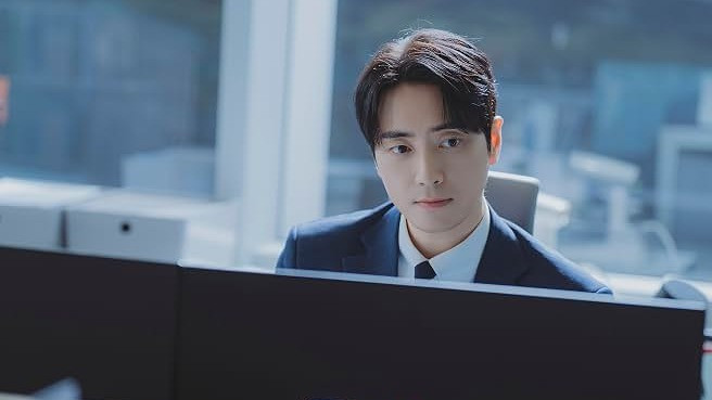 Lee Jun-hyuk is set to star as Tae Jun-seop in the corporate web novel adaptation A Casual Lie