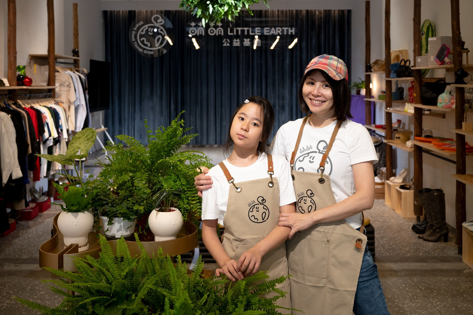 「萌萌 LITTLE EARTH」公益計畫發起人母女鄭苑玲蔡和妍(Photo: 「萌萌 LITTLE EARTH」公益基地)