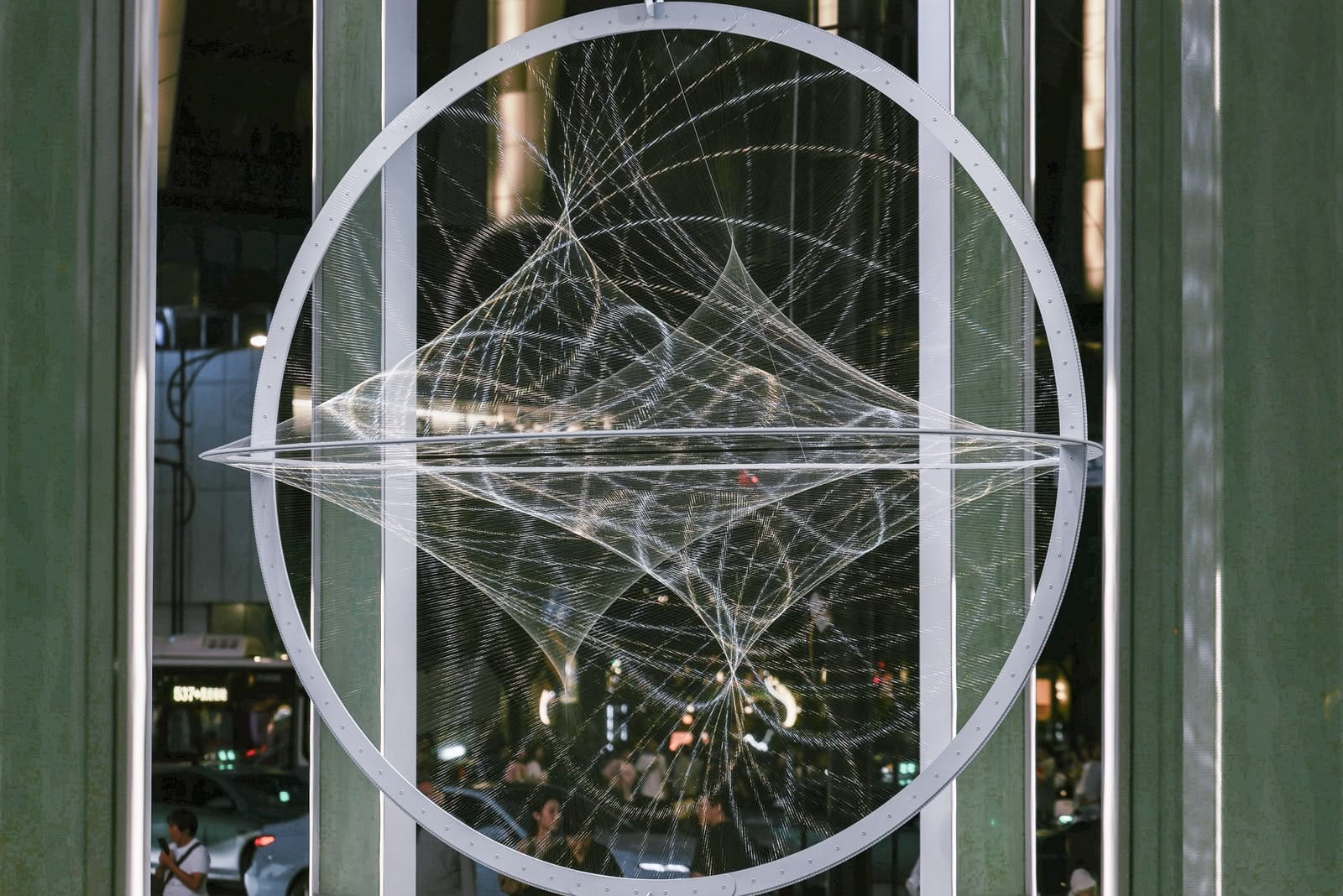 The minimalist structure uses light, which Yang terms “flowing photons”, to connect the heritage of Hangzhou and Hong Kong. (Photo: courtesy of Hangzhou MixC)