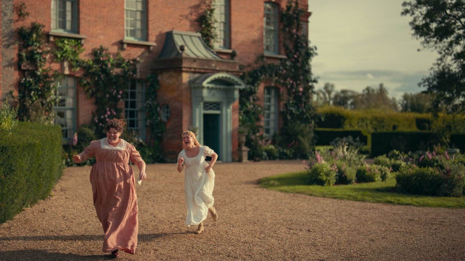 Hollie Avery, Rhea Norwood in 'Pride and Prejudice' (Photo: Netflix)