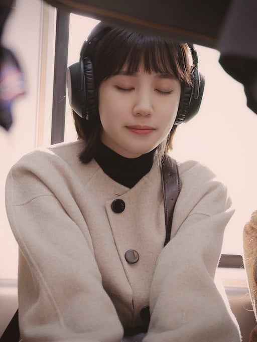 Park Eun-bin as lawyer Woo Young-woo in Netflix legal drama Extraordinary Attorney Woo