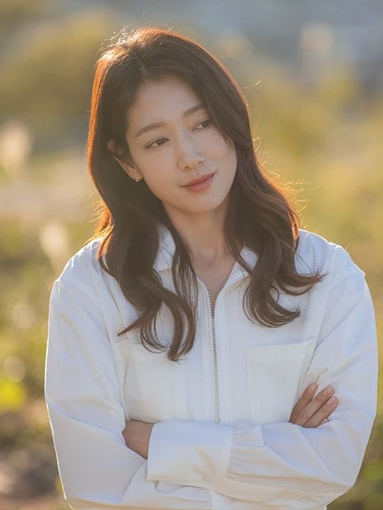 Park Shin-hye as doctor Nam Ha-neul in JTBC romantic comedy drama Doctor Slump