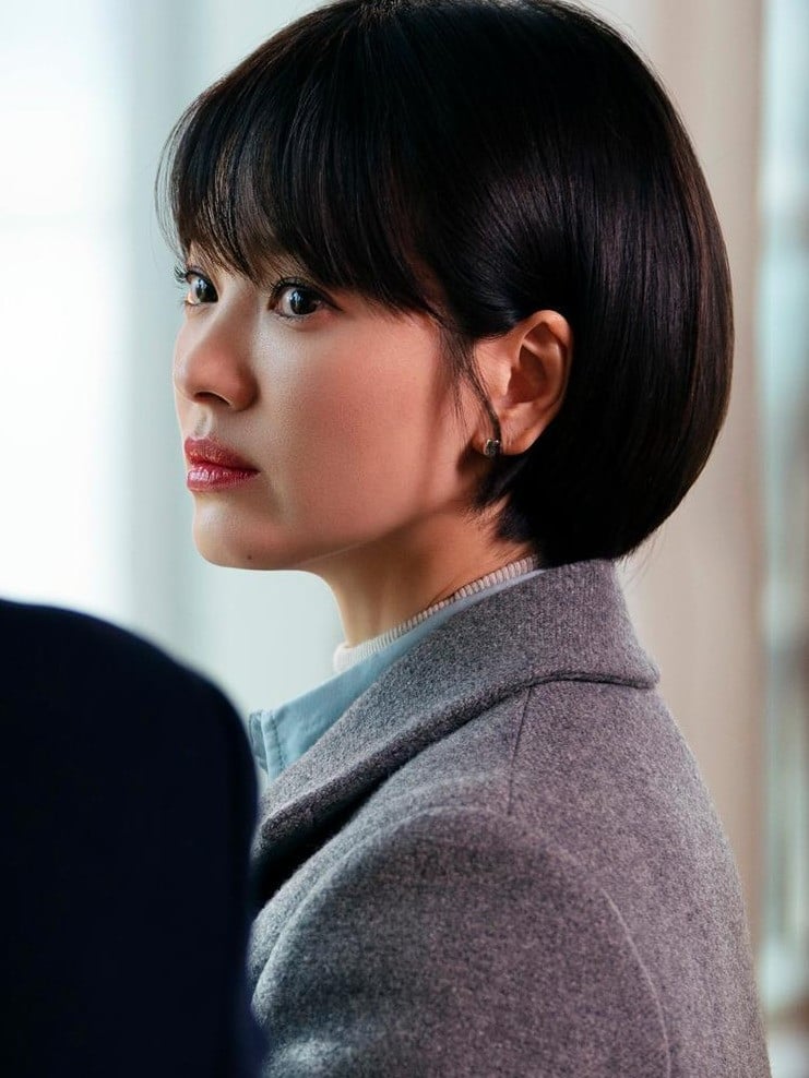 Song Hye-kyo as hotel CEO Cha Soo-hyun in tvN romance K-drama Encounter