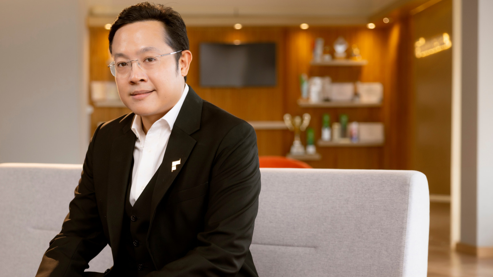 เจษฎา สุขทิศ ซีอีโอ Finnomena Group แพลตฟอร์มบริหารความมั่งคั่งและบริการด้านการลงทุนชื่อดังของไทย ซึ่งมีมูลค่าสินทรัพย์ภายใต้คำแนะนำ (AUA) รวมกว่า 7.24 หมื่นล้านบาท (ภาพ: Worapon Teerawatvijit / Tatler Thailand)