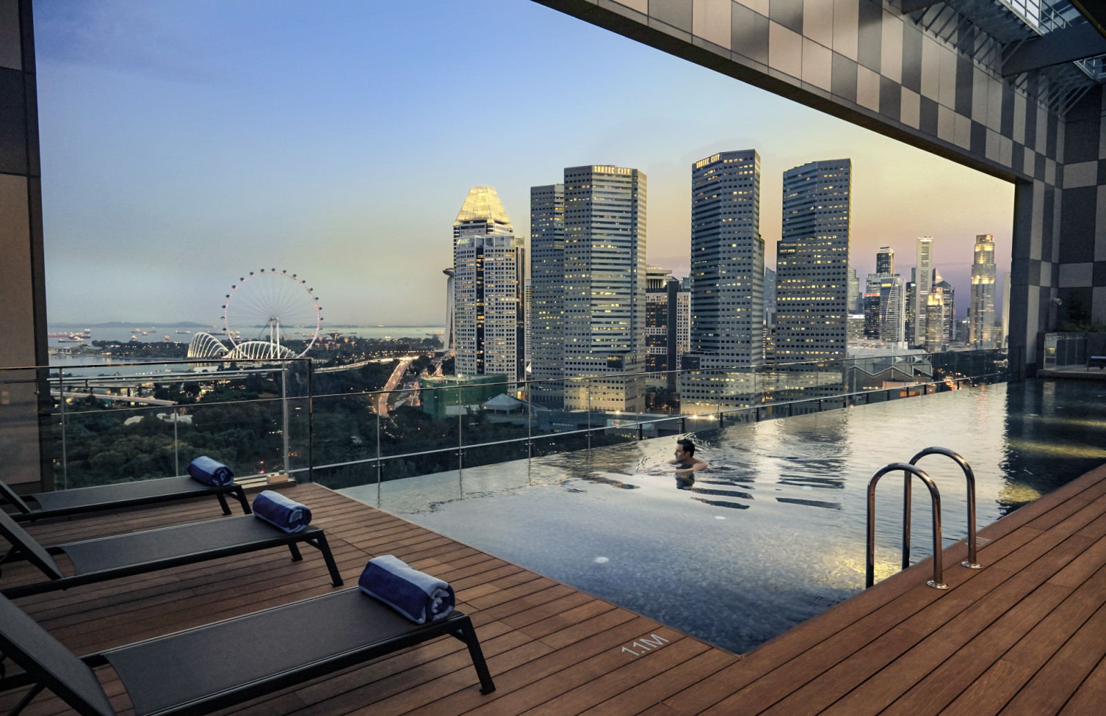 The swimming pool at Pan Pacific Serviced Suites Beach Road
