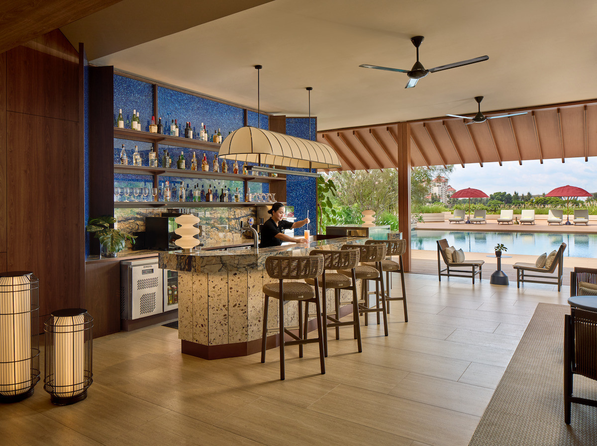 The pool and poolside bar at Parkroyal on Beach Road