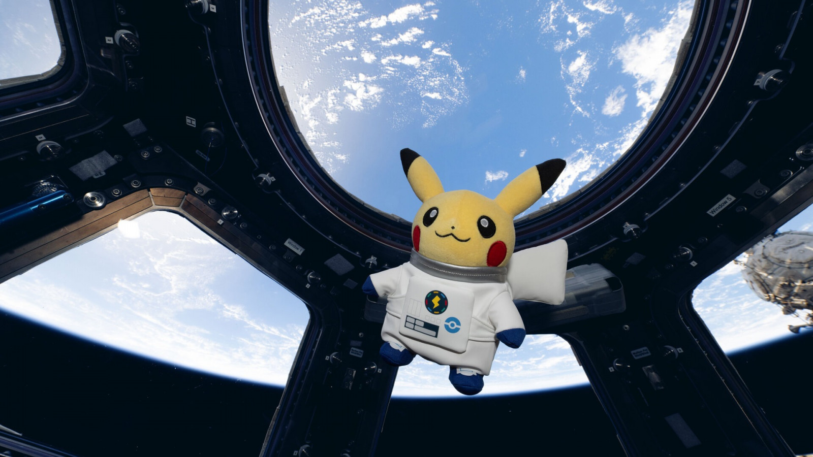Astronaut Pikachu ได้เดินทางไปยังสถานีอวกาศนานาชาติ (ISS) ระหว่างภารกิจของ Sophie Adenot นักบินอวกาศจาก ESA โดยใช้เวลาอยู่ในวงโคจรนาน 67 วัน ตั้งแต่วันที่ 11 เมษายน ถึง 17 มิถุนายน 2026 และโคจรรอบโลกไปทั้งสิ้นประมาณ 1,040 รอบ (ภาพ: © ESA/NASA - S.Adenot / www.esa.int)