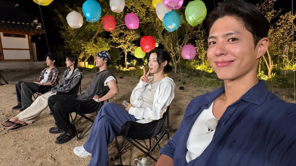 Park Bo-gum hosted the Moonlight Cantabile music segment for the Love in the Moonlight reunion special.
