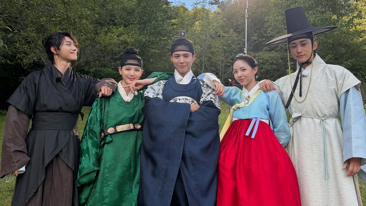 Park Bo-gum, Kim You-jung, Jinyoung, Chae Soo-bin, and Kwak Dong-yeon reunited for the Love in the Moonlight 10th anniversary special.