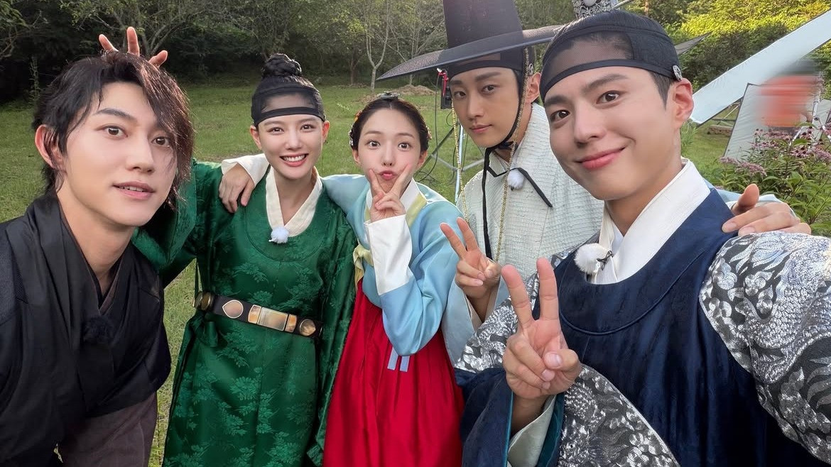 Park Bo-gum, Kim You-jung, Jinyoung, Chae Soo-bin, and Kwak Dong-yeon dressed in Joseon period hanbok costumes for the Love in the Moonlight 10th anniversary photoshoot.