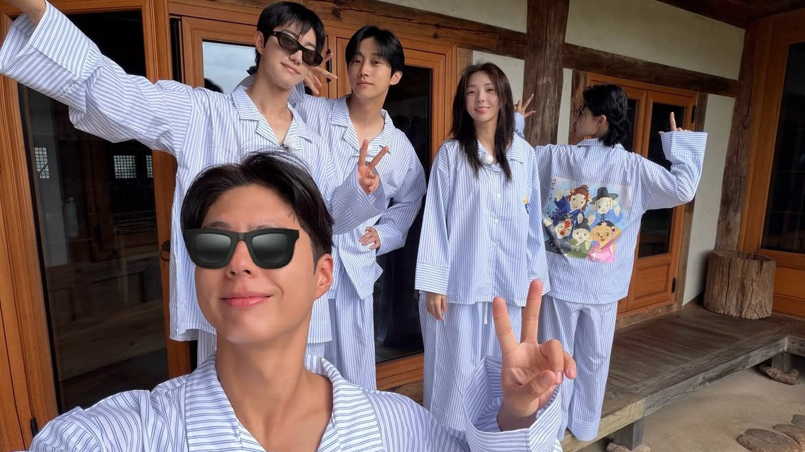 The Love in the Moonlight cast wearing matching pyjamas for a night hangout and Kwak Dong-yeon military farewell.