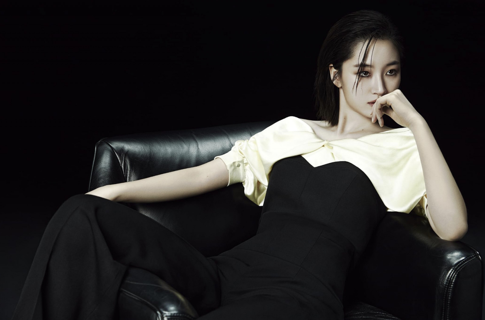 Actress Won Ji-an, featured in an elegant black and cream ensemble, continues to build her impressive drama portfolio.