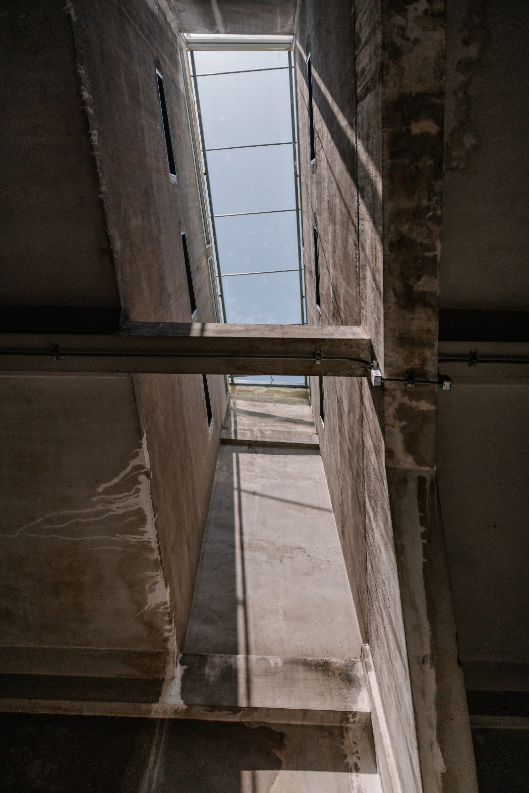 Ventilation Shaft กลางอาคาร ปอดดั้งเดิมที่ทำหน้าที่ดึงแสงและระบายอากาศให้สเปซหายใจได้ (ภาพ: Worapon Teerawatvijit)